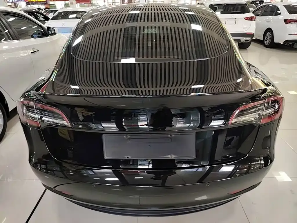 Tesla Model 3 — фото 10