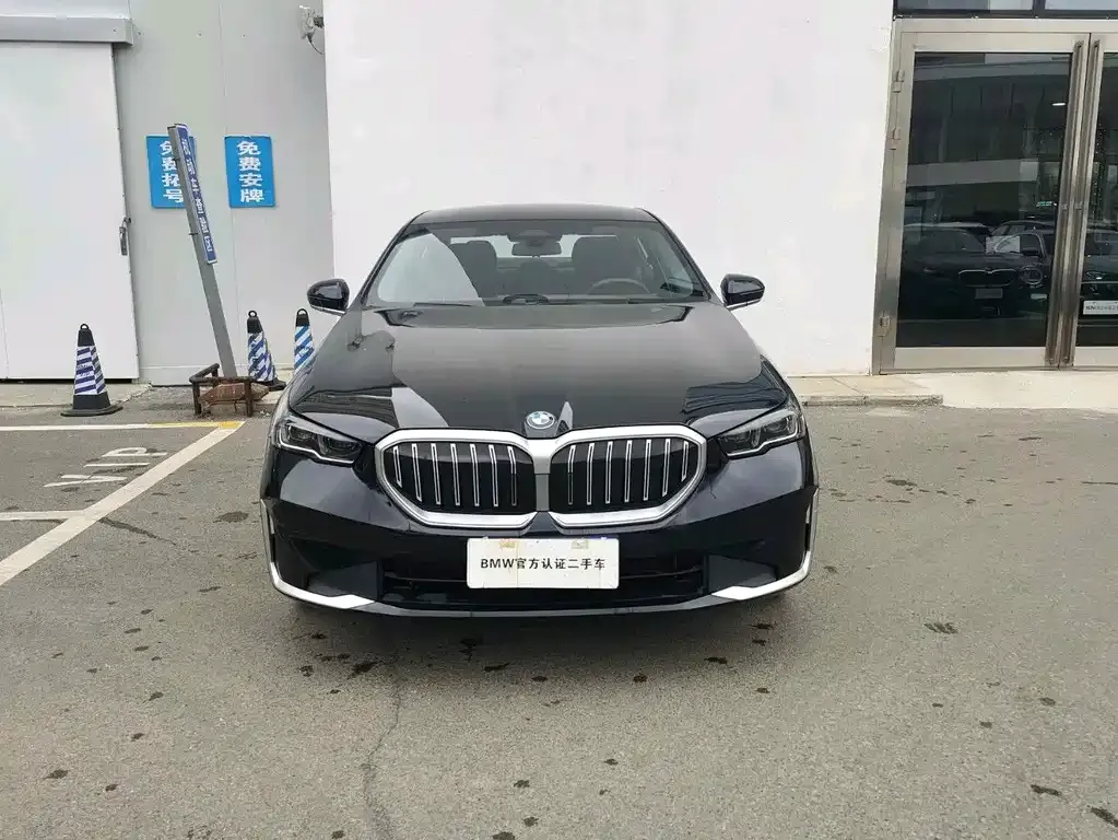 BMW 5 Series — фото 10