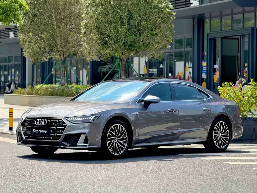 Audi A7L — фото 1