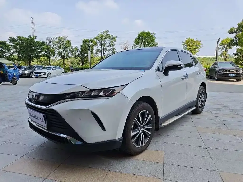 Toyota Harrier — фото 1