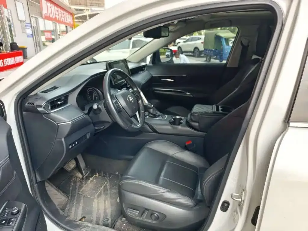 Toyota Harrier — фото 6
