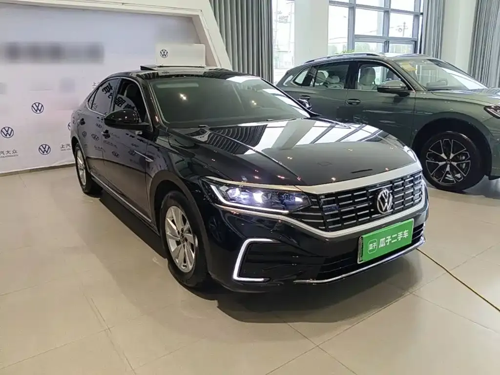 Volkswagen Passat PHEV — фото 4