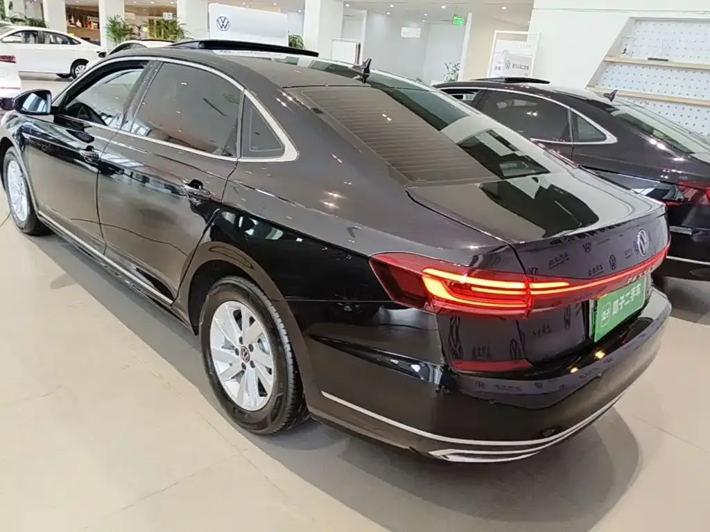 Volkswagen Passat PHEV — фото 7