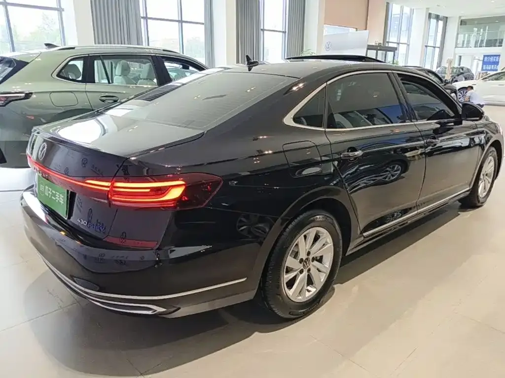 Volkswagen Passat PHEV — фото 6