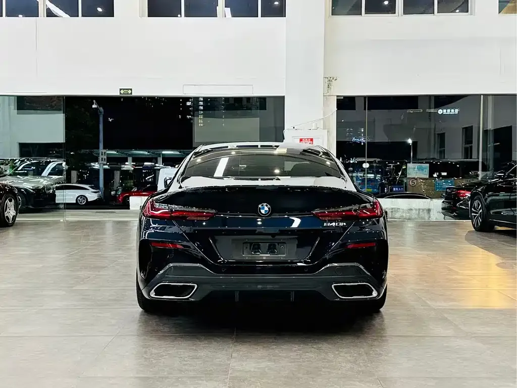 BMW 8 Series — фото 5