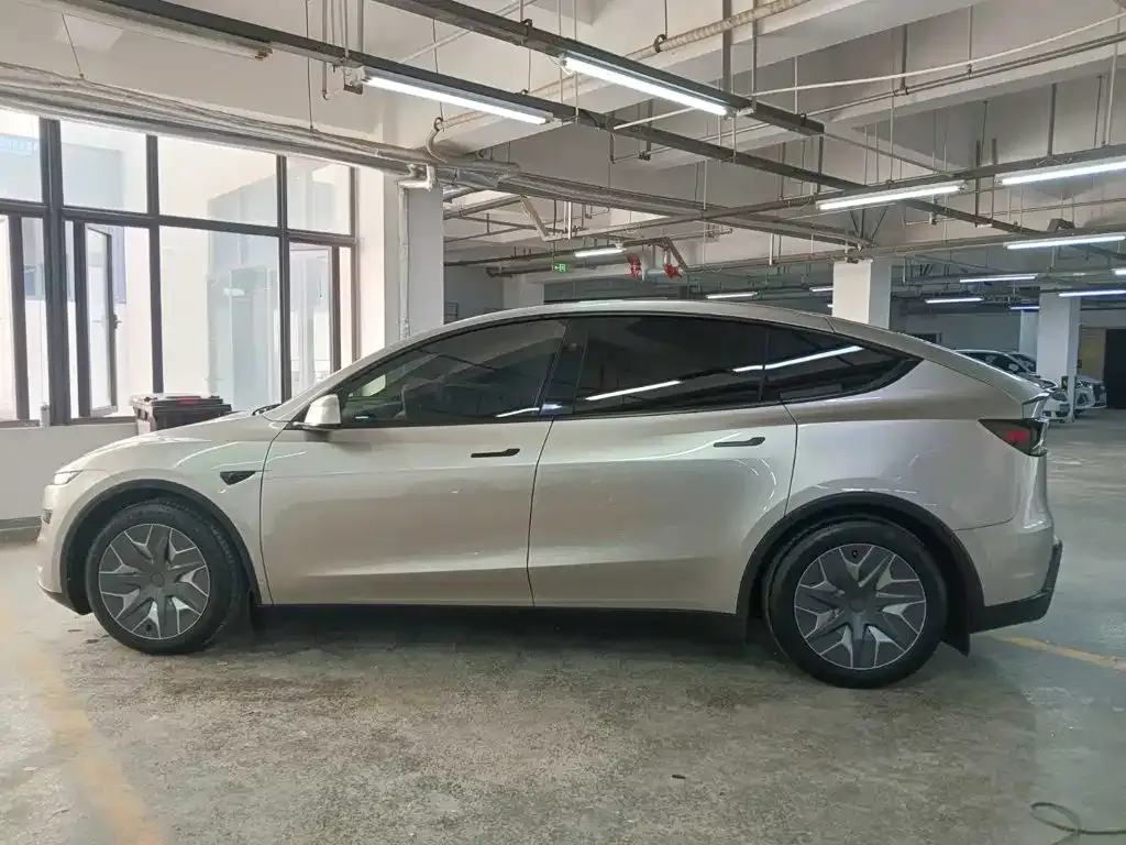 Tesla Model Y L — фото 2