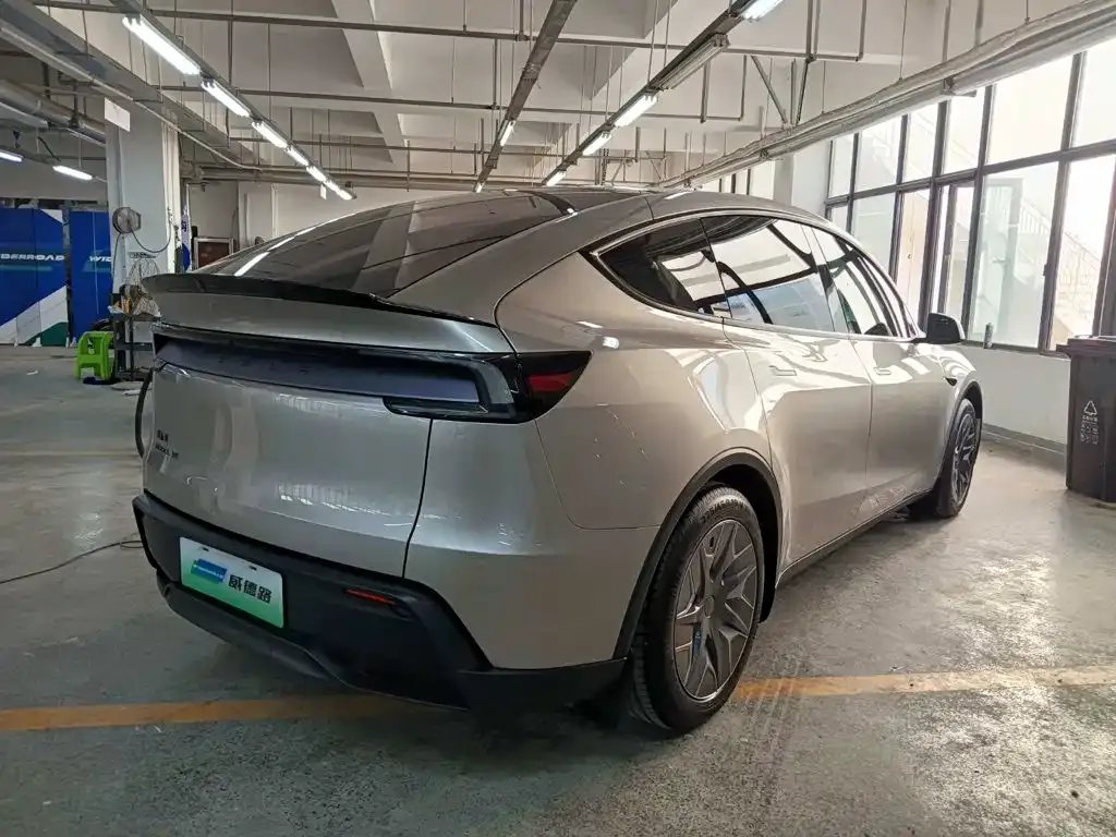 Tesla Model Y L — фото 4