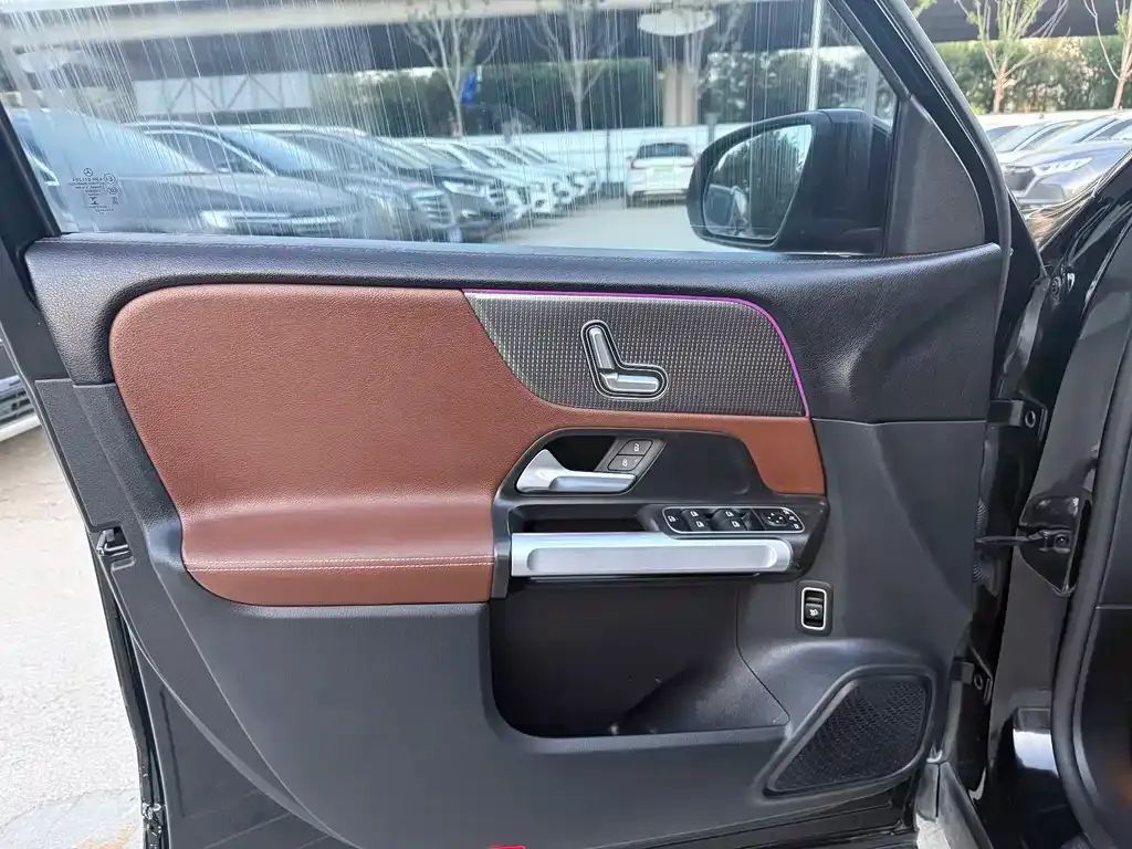 Mercedes-Benz GLB — фото 9