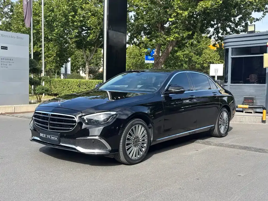 Mercedes-Benz E-Class — фото 1