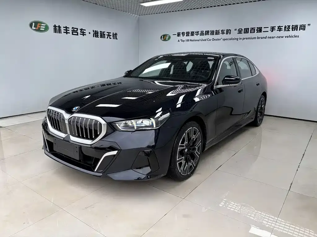 BMW 5 Series — фото 1