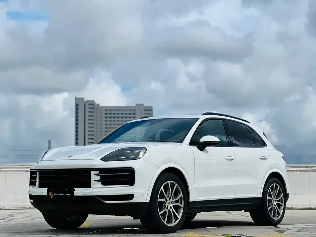 Porsche Cayenne — фото 1