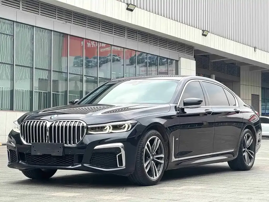 BMW 7 Series — фото 1