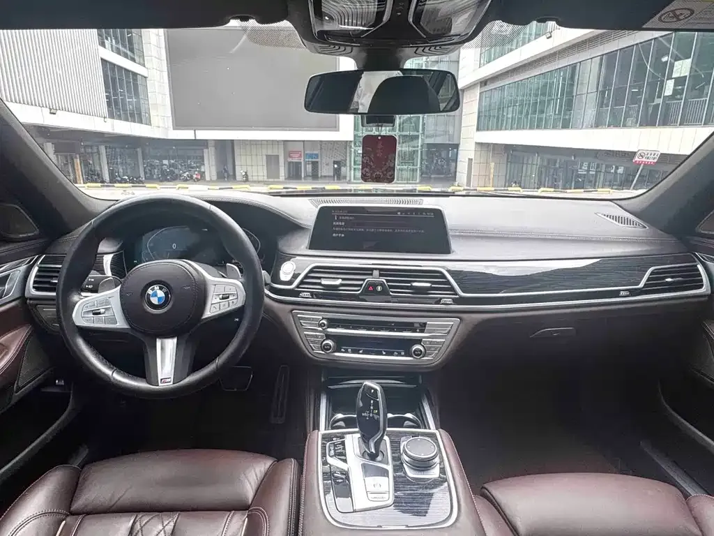 BMW 7 Series — фото 10