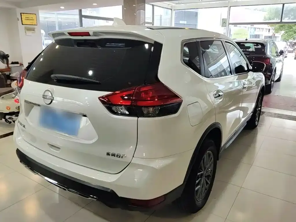 Nissan X-Trail — фото 10