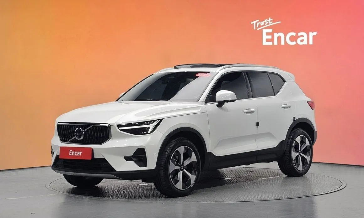 Volvo XC40 — фото 1
