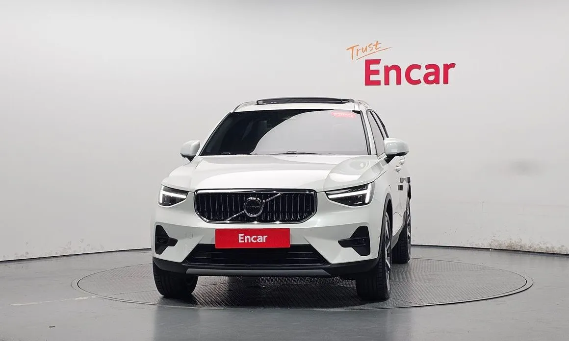 Volvo XC40 — фото 3