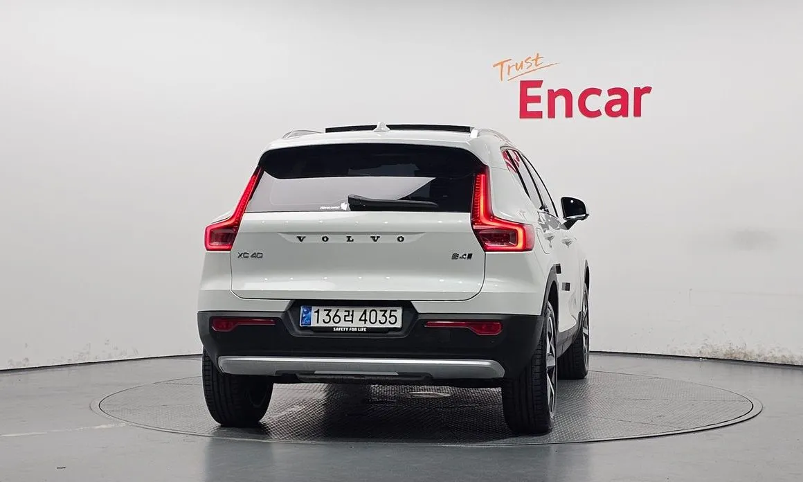 Volvo XC40 — фото 5