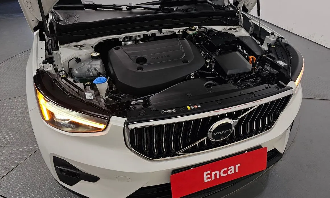 Volvo XC40 — фото 10