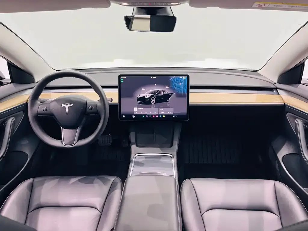 Tesla Model 3 — фото 4