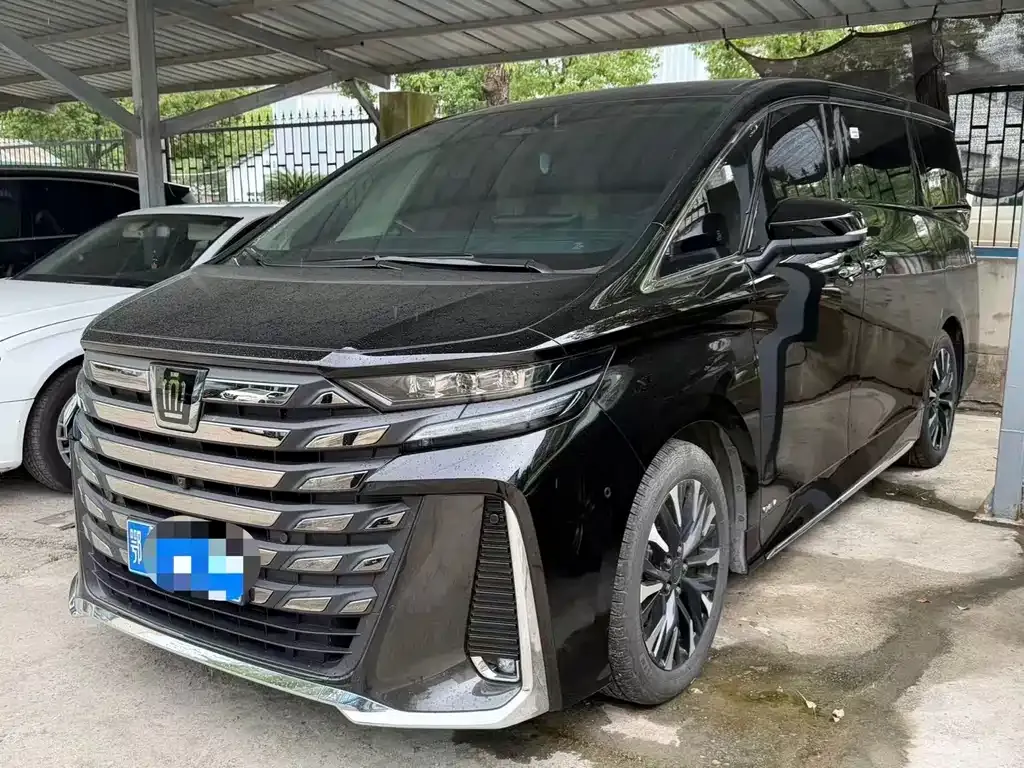 Toyota Vellfire — фото 1