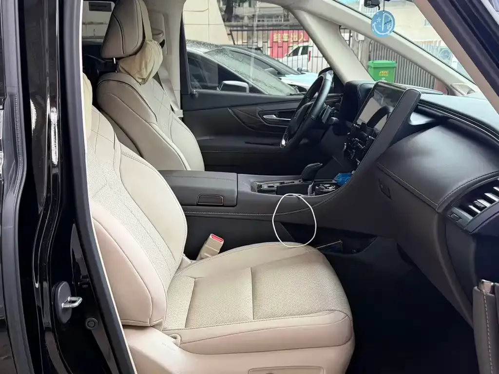 Toyota Vellfire — фото 2
