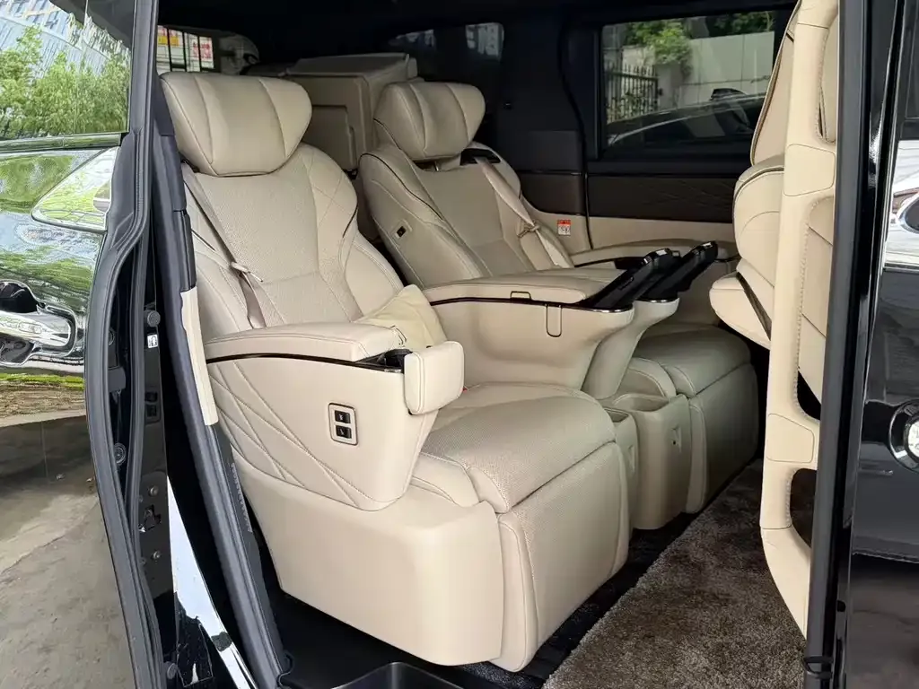 Toyota Vellfire — фото 3