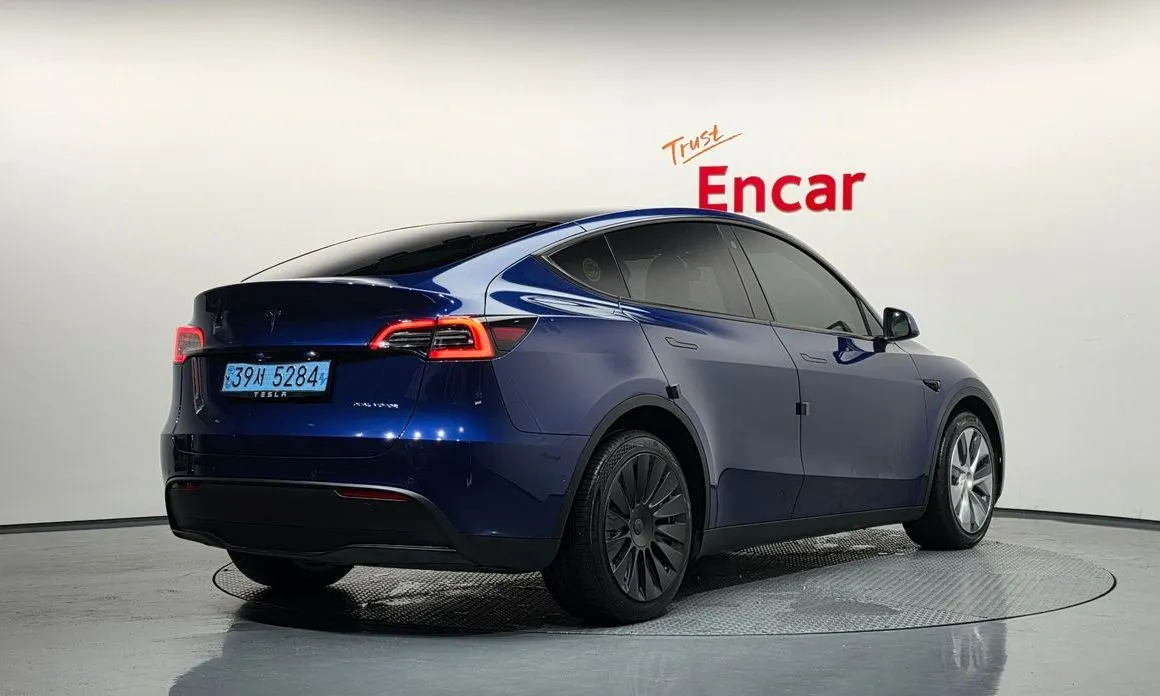Tesla Model Y — фото 8