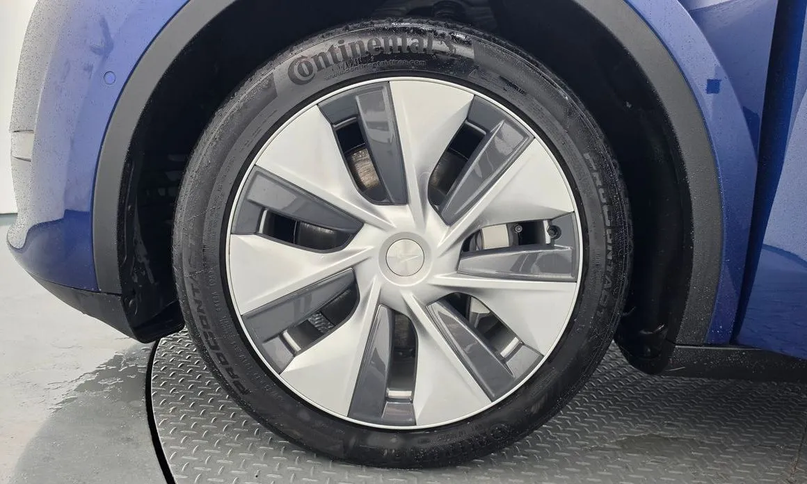 Tesla Model Y — фото 10