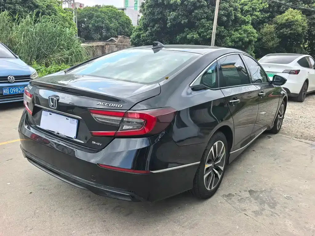 Honda Accord — фото 8
