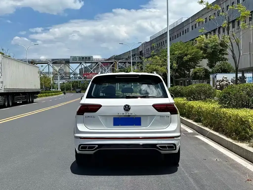 Volkswagen Tiguan L — фото 6