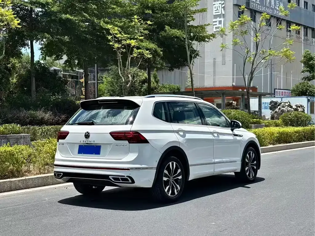 Volkswagen Tiguan L — фото 8