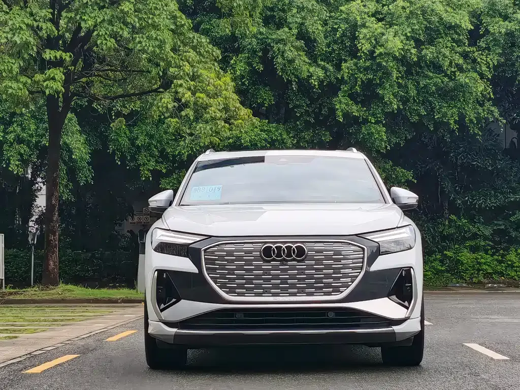 Audi Q4 e-tron — фото 9