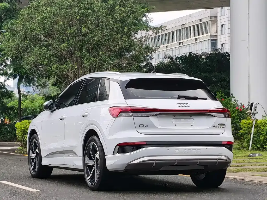 Audi Q4 e-tron — фото 10