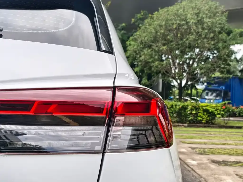 Audi Q4 e-tron — фото 3