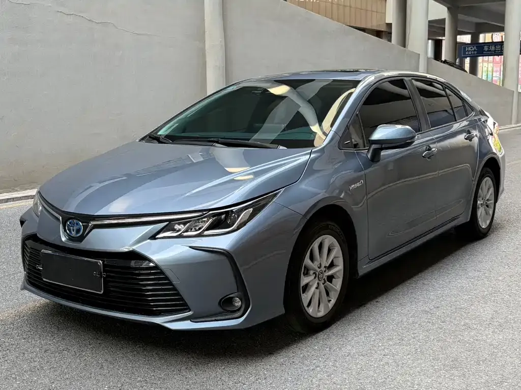 Toyota Corolla — фото 1