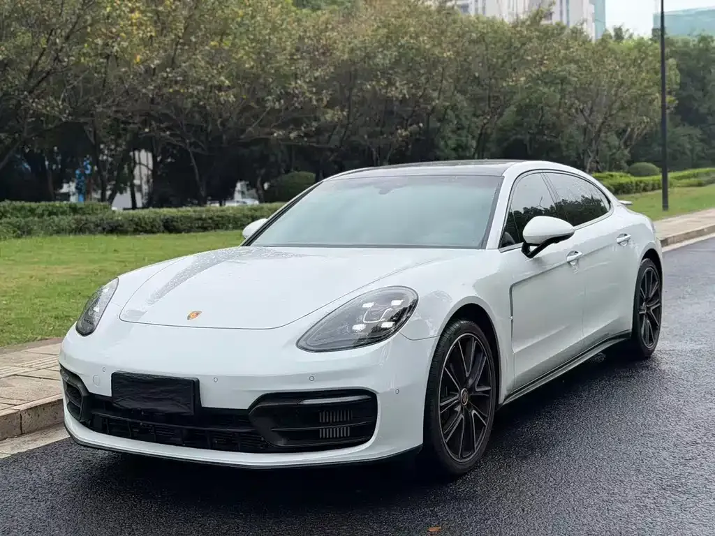 Porsche Panamera — фото 1