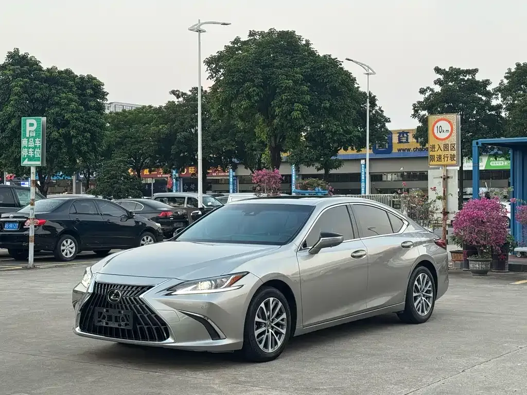 Lexus ES — фото 1