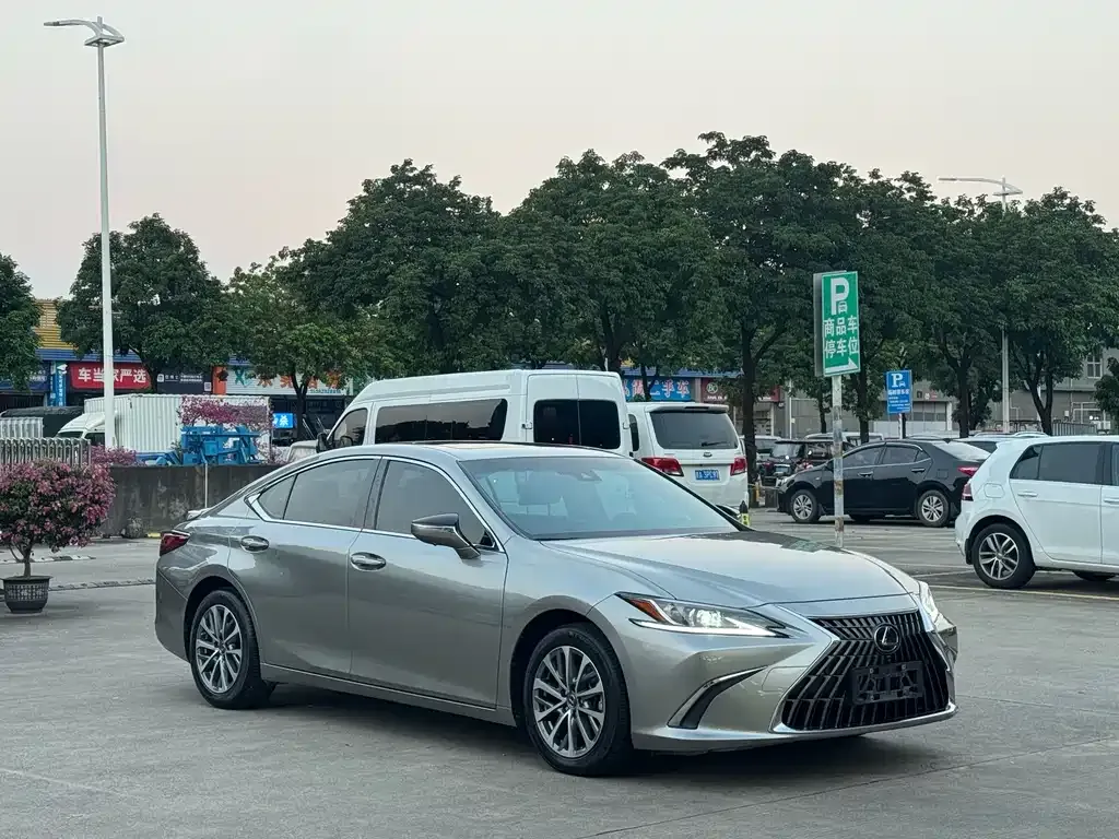 Lexus ES — фото 10