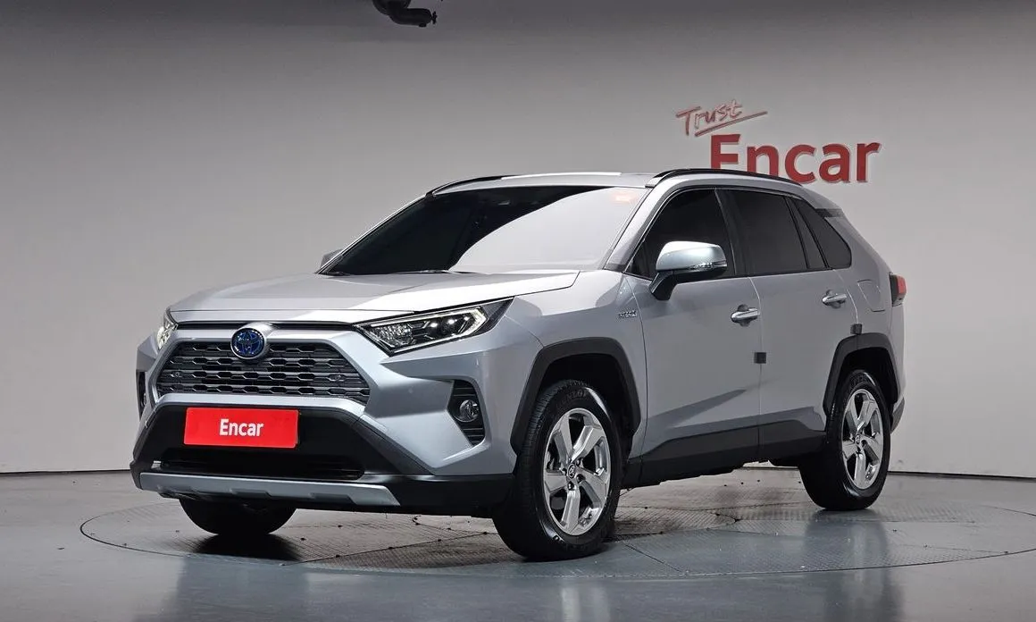 Toyota RAV4 — фото 1