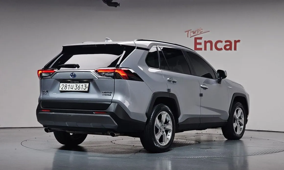 Toyota RAV4 — фото 5