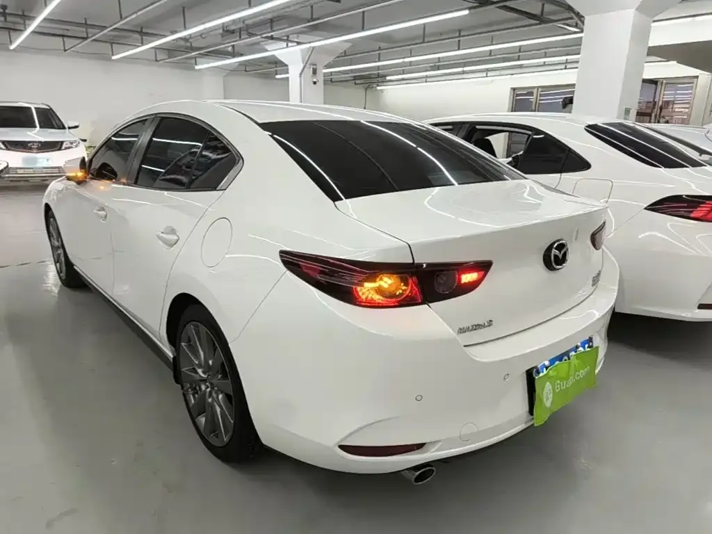Mazda 3 Axela — фото 4