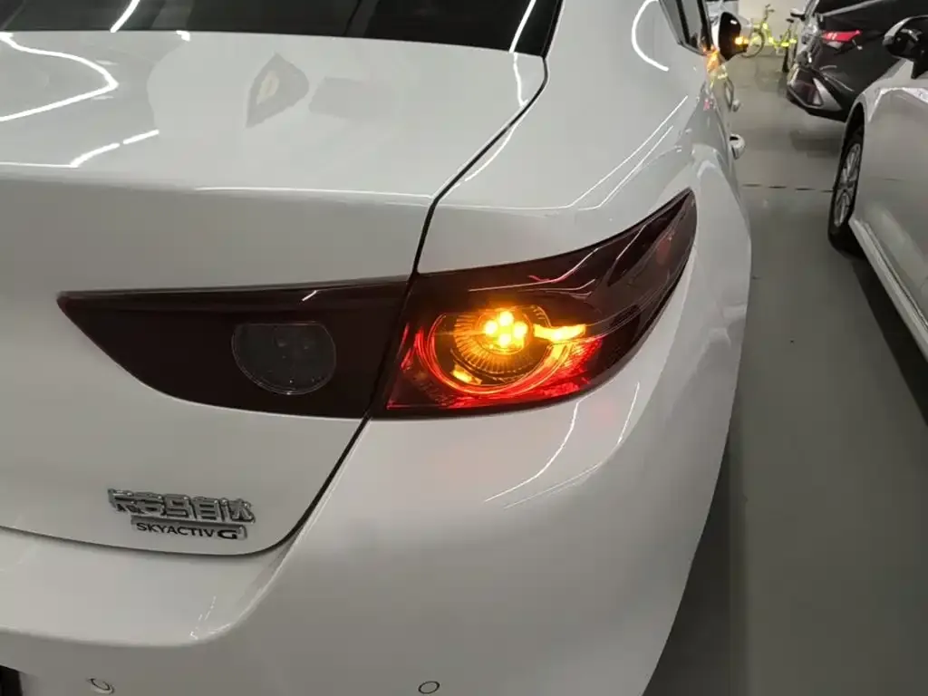 Mazda 3 Axela — фото 10