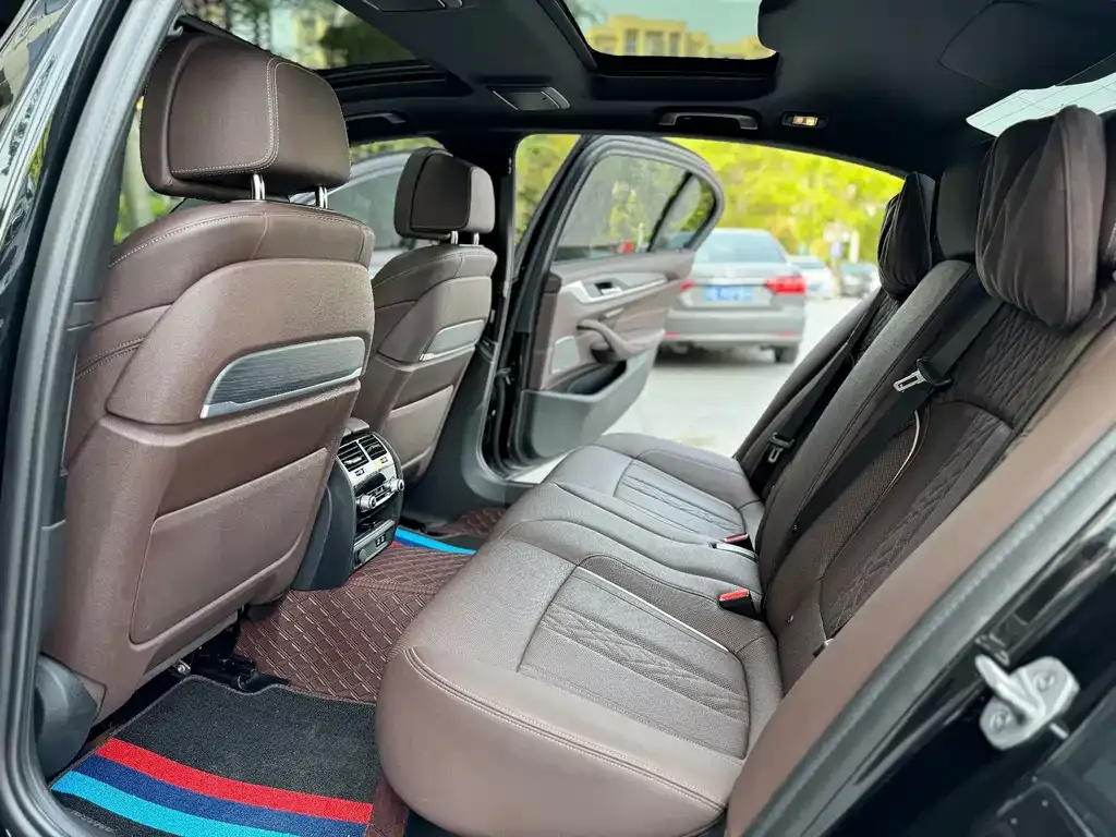 BMW 5 Series — фото 4