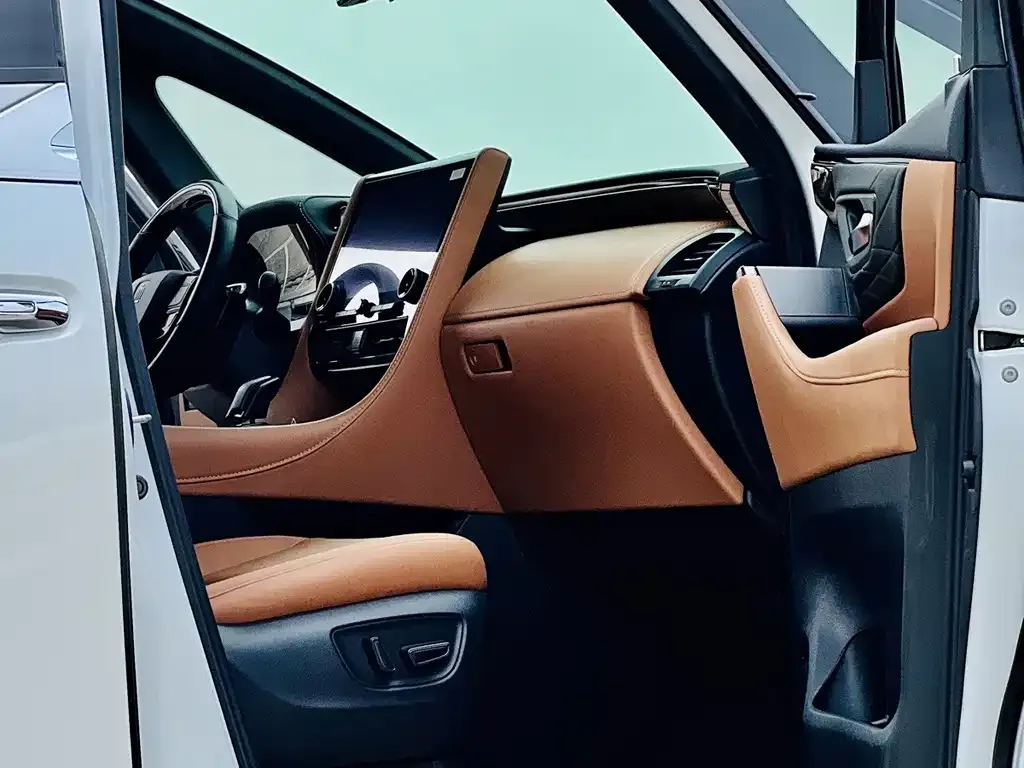 Toyota Vellfire — фото 2