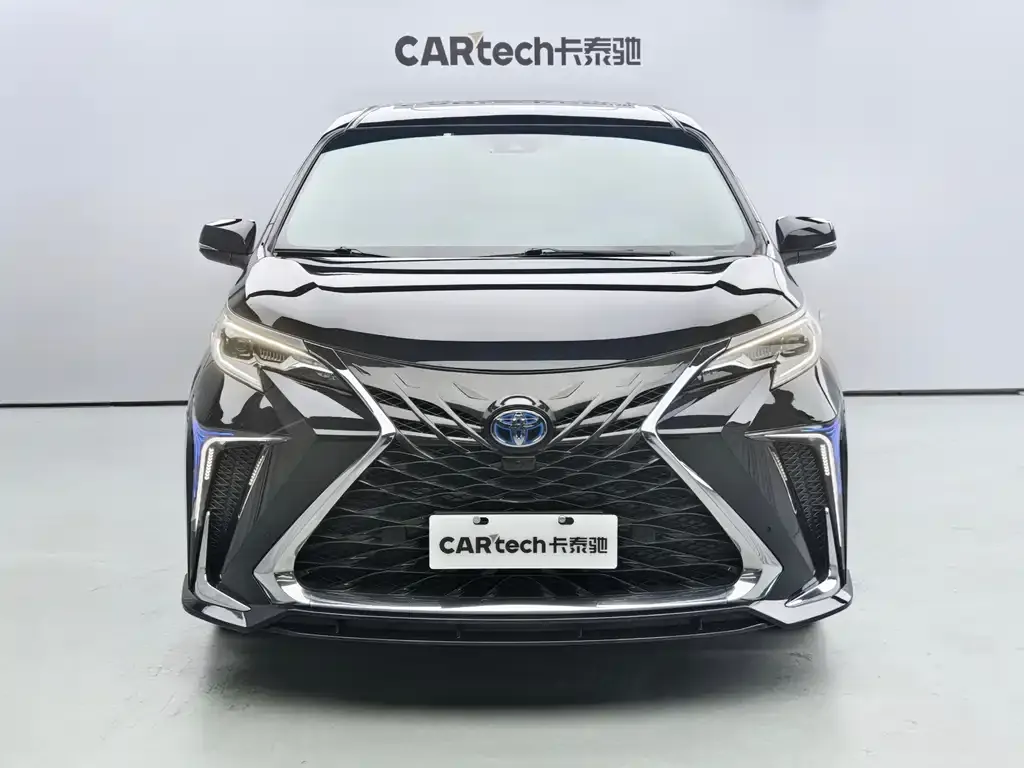 Toyota Sienna — фото 5