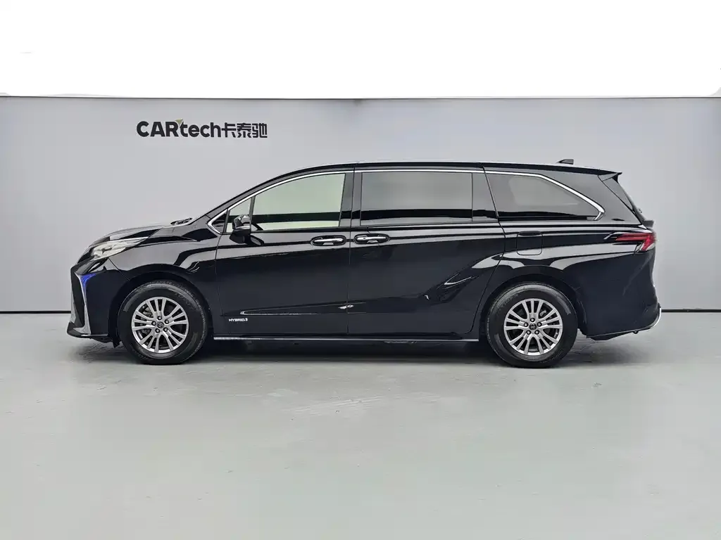 Toyota Sienna — фото 2