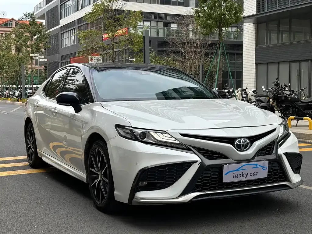 Toyota Camry — фото 8