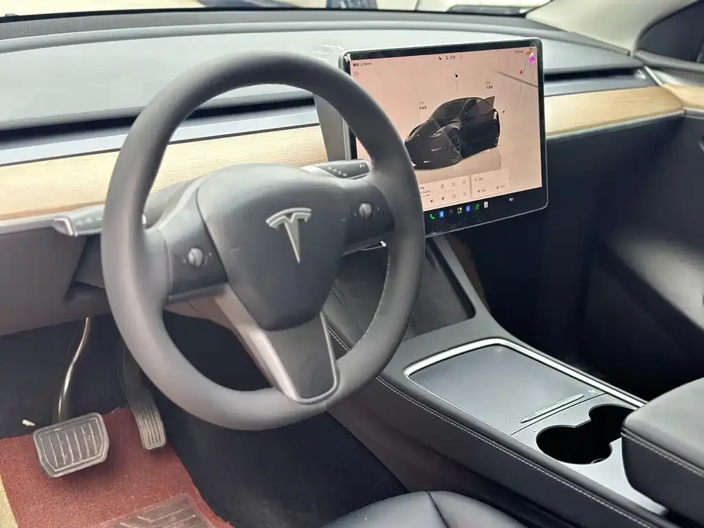 Tesla Model Y — фото 4