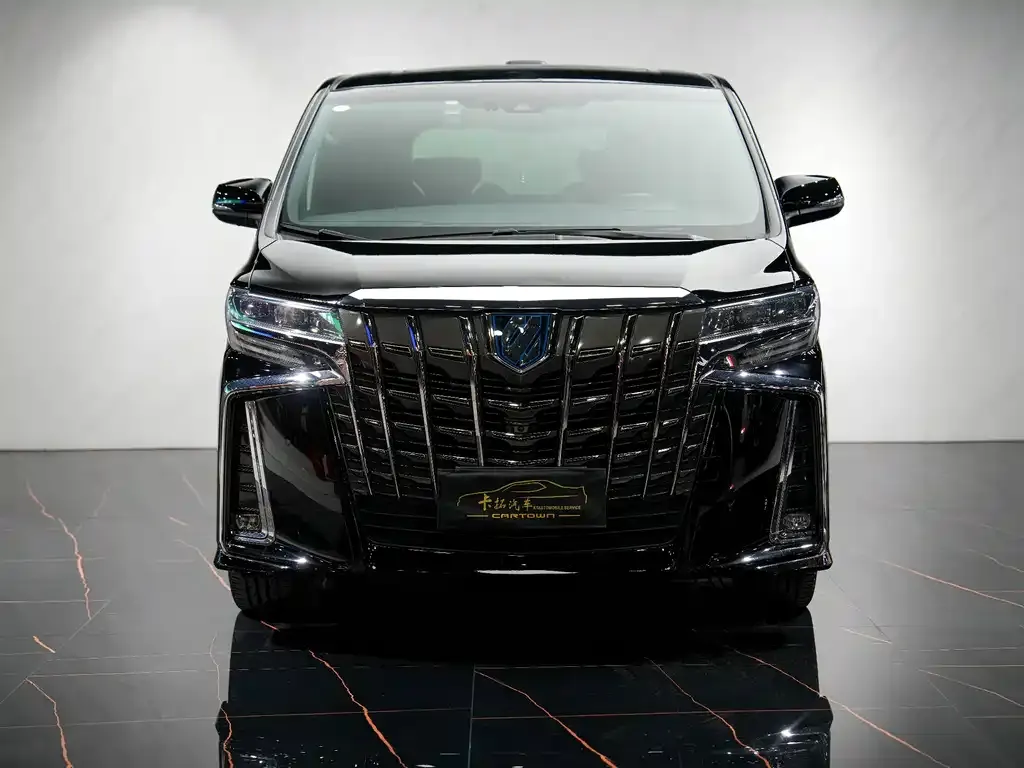 Toyota Alphard — фото 1