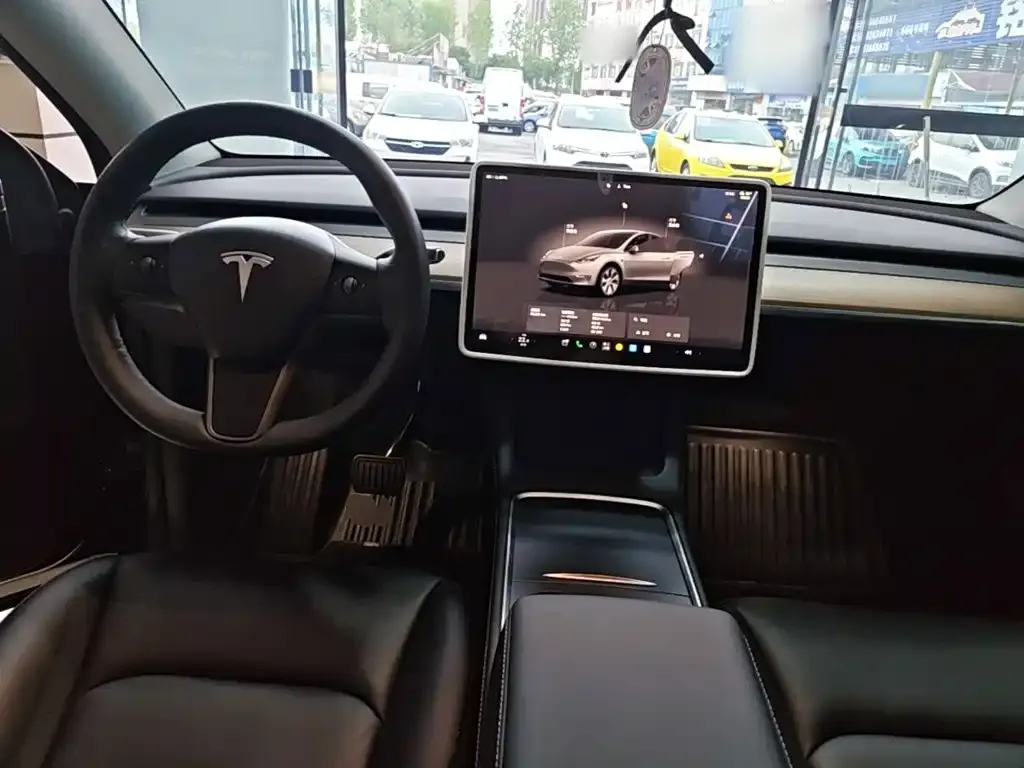 Tesla Model Y — фото 4